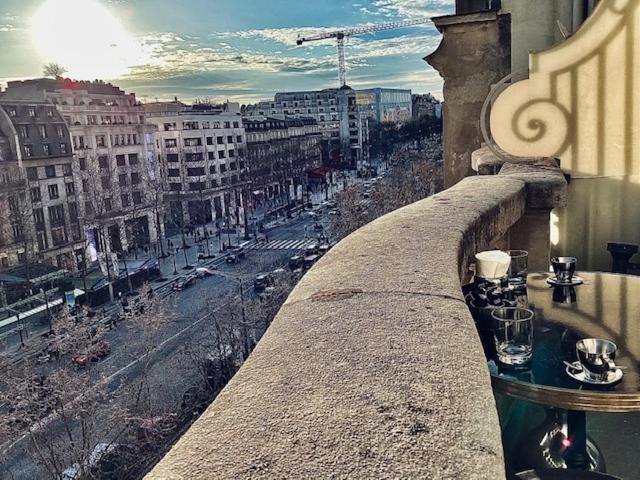 Balcony- Avenue -champs Elysees *