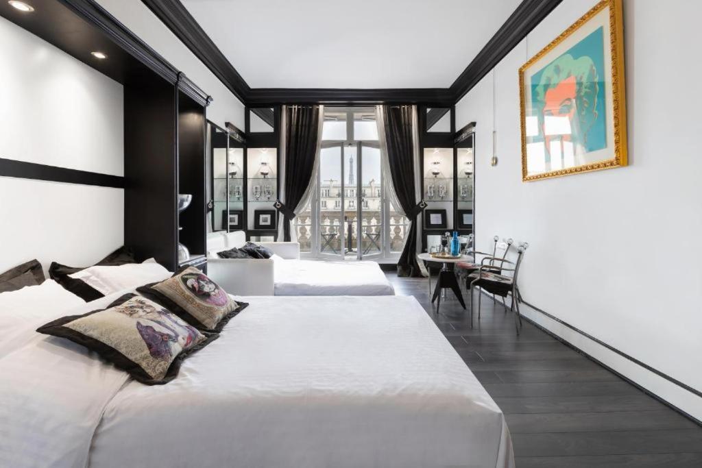 Apartment Balcony- Avenue -champs Elysees Paris