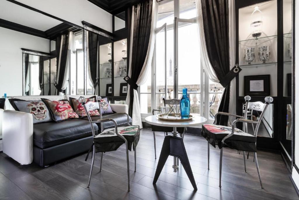 Balcony- Avenue -champs Elysees Paris